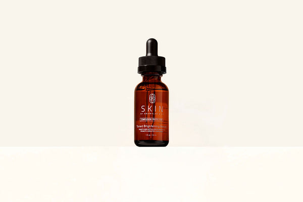 Toned Brightening Serum: Illuminate your complexion with this targeted serum. It visibly reduces dark spots and discoloration, thanks to a powerful blend of brightening ingredients and hydrating agents. This advanced formula corrects pigmentation, supports the skin's natural moisture barrier, and delivers a radiant glow. Gentle exfoliants, kojic acid, and niacinamide work together to provide deep hydration, smooth skin texture, and reveal a clearer, more luminous complexion.