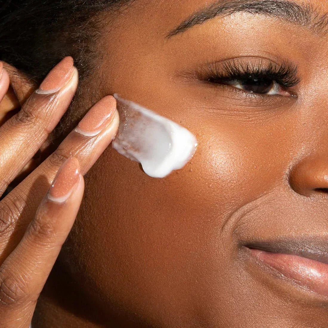 https://www.skinbybrownleeandco.com/cdn/shop/articles/the-ultimate-acne-friendly-moisturizer-your-guide-to-healthy-radiant-skin-356788.webp?v=1739639152