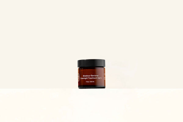Breakout Banisher Overnight Treatment Gel 5: Your overnight solution for clearer skin! This intensive treatment gel, containing 5% benzoyl peroxide, effectively targets infected pores and eliminates blemishes.